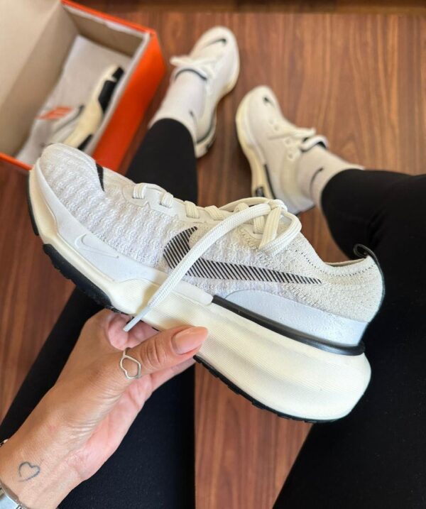 NIKE ZOOM X INVINCIBLE RUN 3 BRANCO - Imagem 4