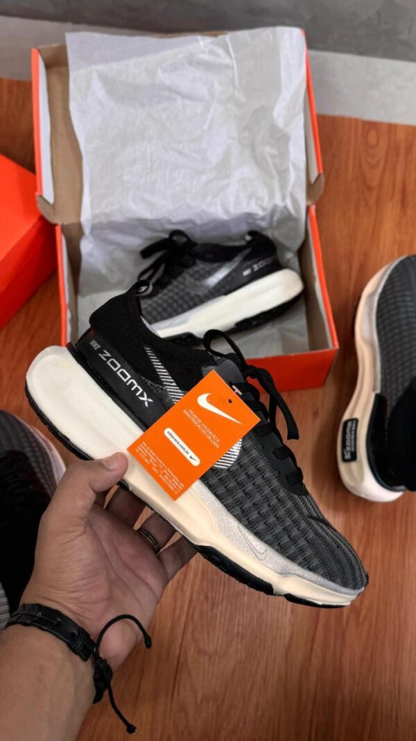 NIKE ZOOM X INVINCIBLE RUN 3 PRETO - Imagem 4