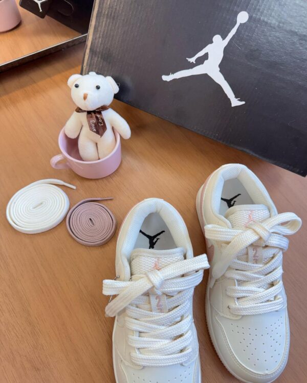 Air Jordan 1 Low Branco/Rose - Imagem 4