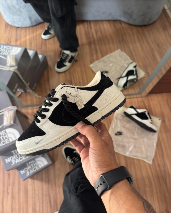 Tênis Nike Dunk Low X The Nort Face Unissex [Off White/Preto] - Exclusividade - Imagem 4