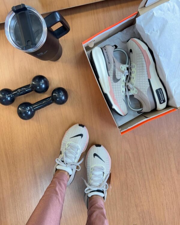 NIKE ZOOM X INVINCIBLE RUN 3 NUDE - Imagem 4